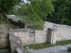 Крепостните стени на Абритус край Разград