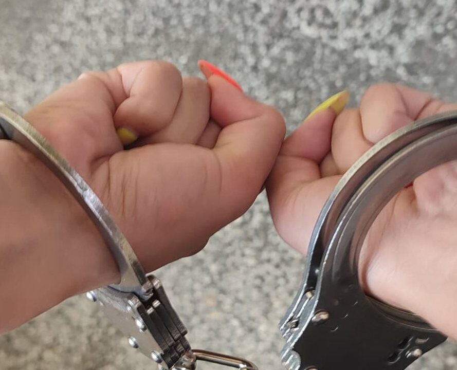 Полицейски автомобил на пътна проверка вечерта