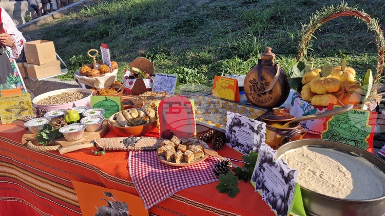 Тикви и дюли на празнична трапеза по време на кулинарен празник